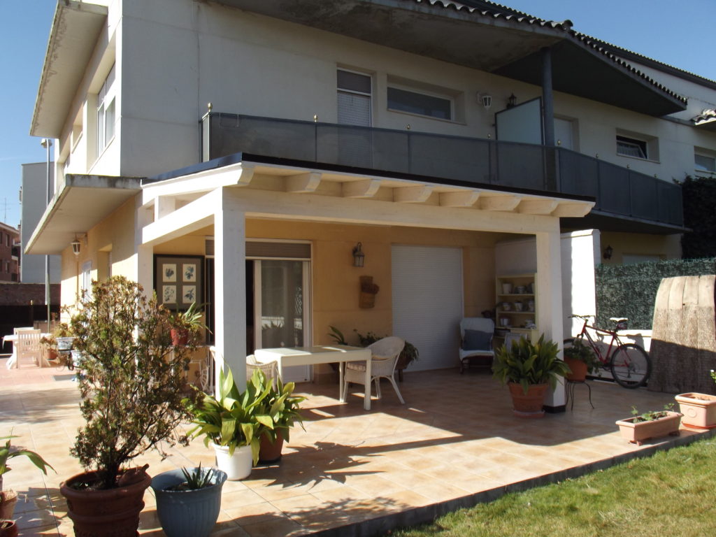 Porche moderno San Adrian Navarra