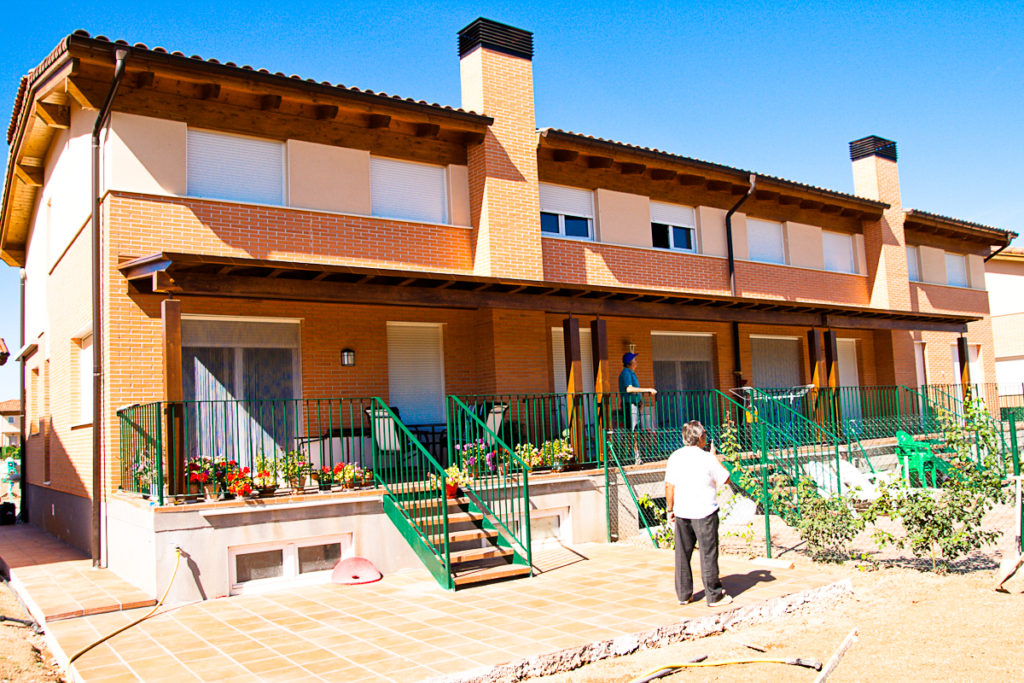 Porche moderno Cuzcurrita de Río Tirón La Rioja