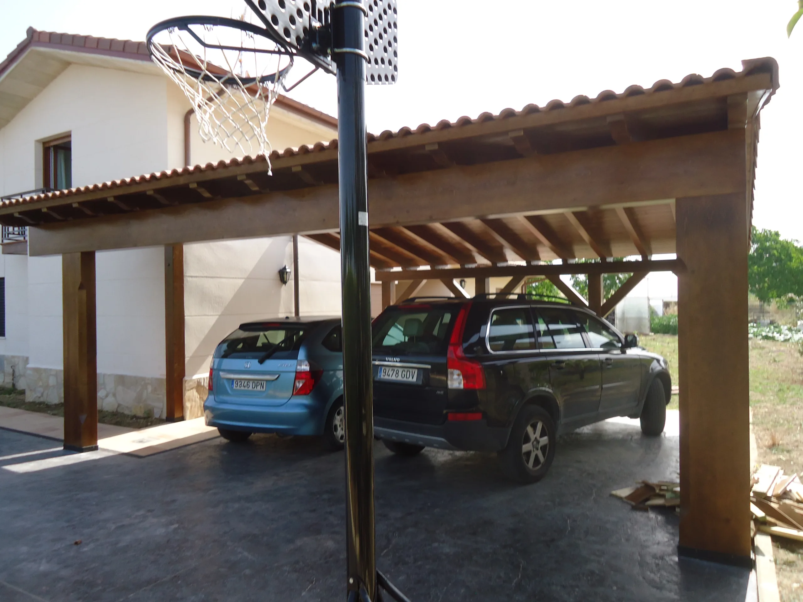 Porche a 2 aguas aparcacoches