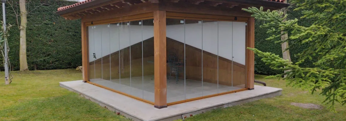 Porche acristalado con policarbonato Lardero