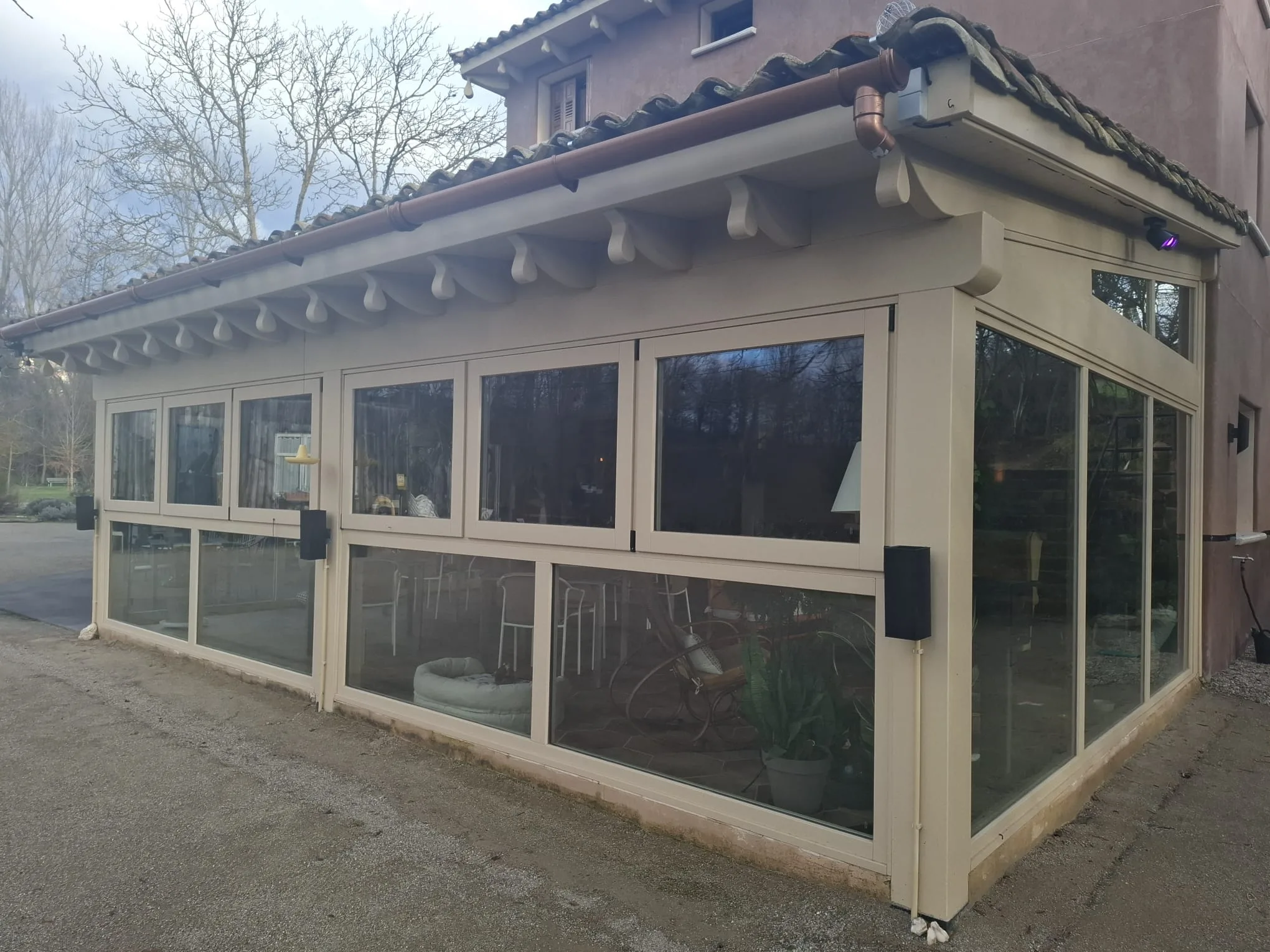 Porche acristalado Santa Coloma